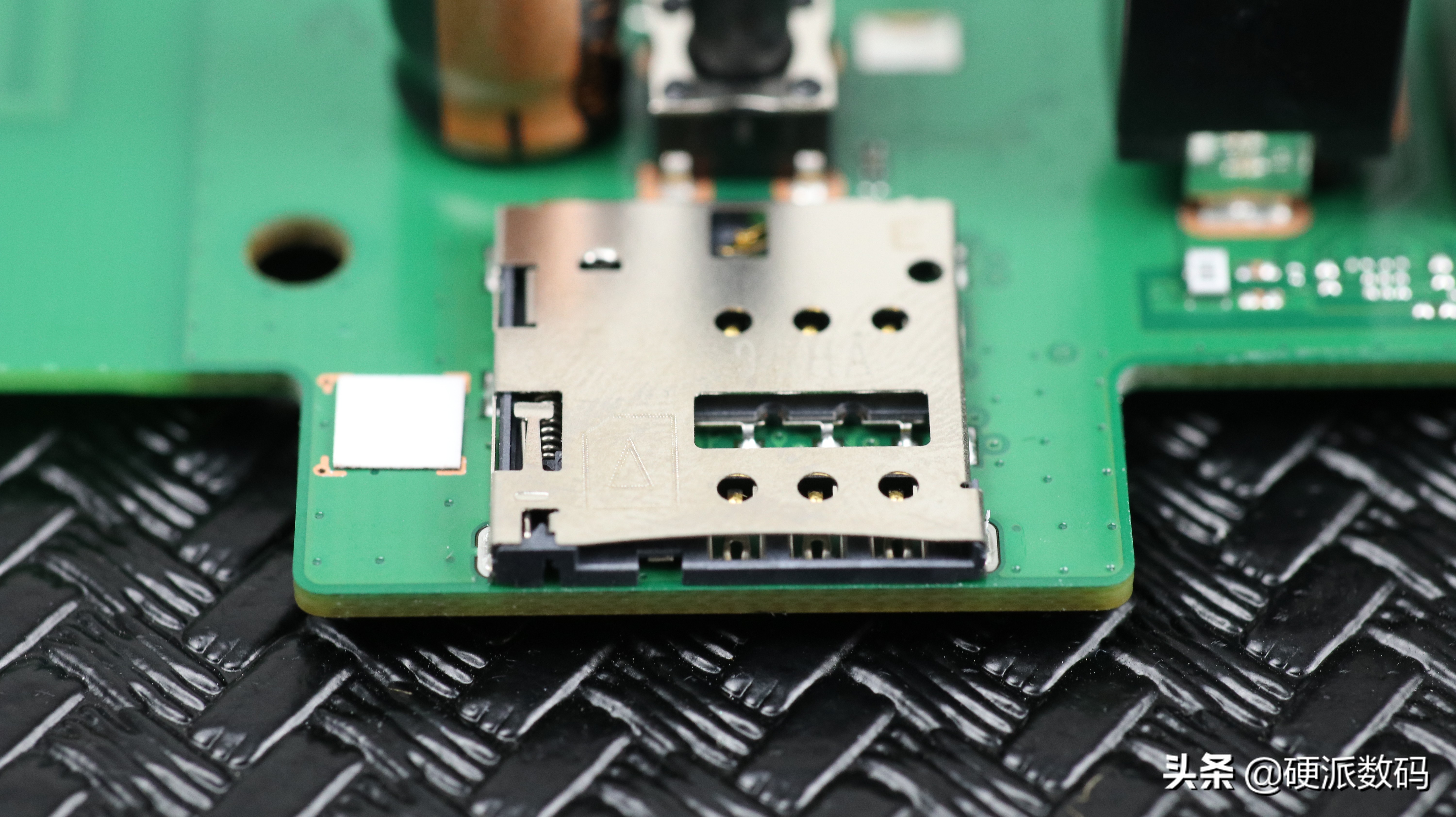 华为4g路由2pro开箱评测与拆解,华为旗下的4g路由2pro测评