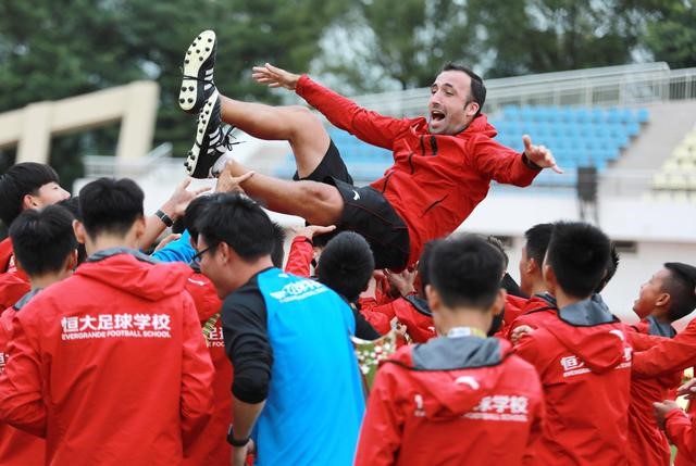 全华班可期待恒大青训,恒大青训马德里视频