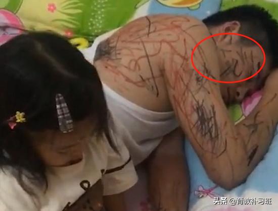 “条纹奶爸”被小情人嚯嚯火了，这怕是“最值钱”的人体彩绘了