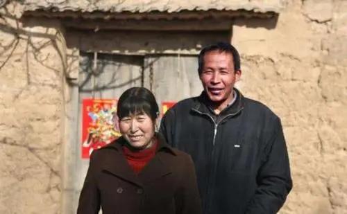 一对低学历的老夫妇，在深圳打工，月入3万元，真让我敬服