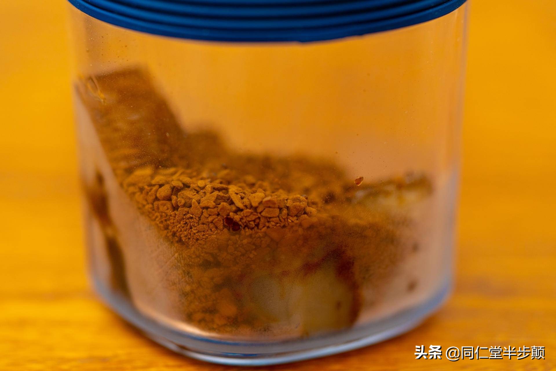 怎么用榨汁机榨果汁,如何用榨汁机榨出一杯好吃的果汁