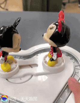 搞笑gif姑娘你也太强大了,搞笑gif开心一刻妹子的眼神