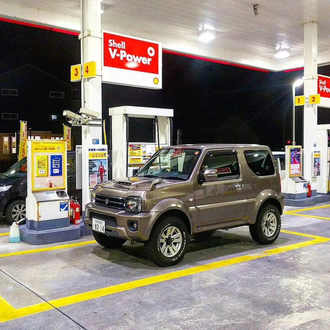 日本玩摩托车人手一辆,日本家庭一人工作养活一家人