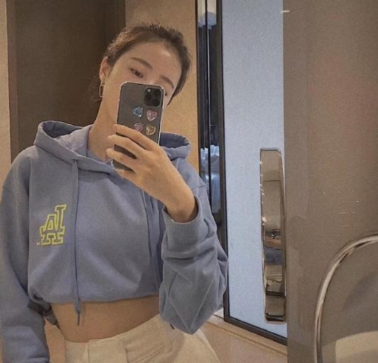 周雨彤穿搭衬衫夏季,周雨彤穿衣搭配图白色