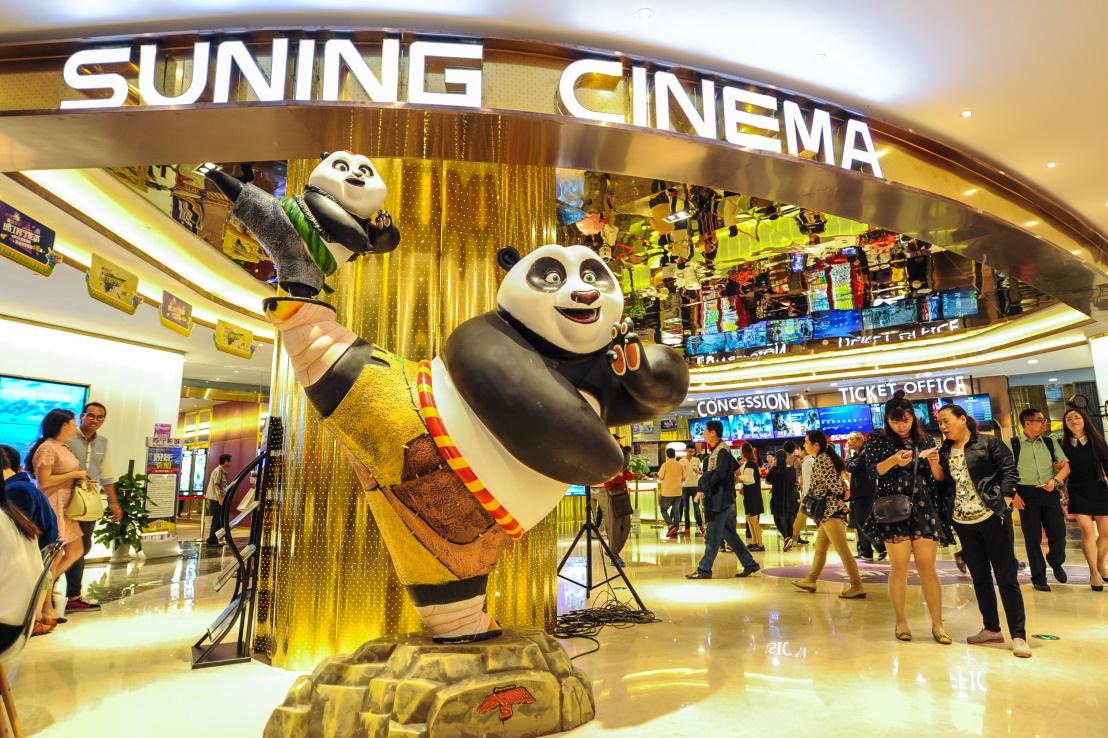 援鄂医护人员及家属观看演出,苏宁医护人员