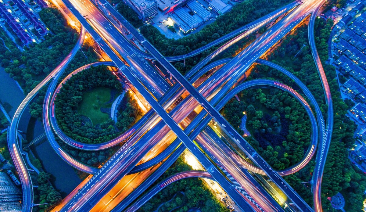 中国四大园林城市，绿化率最低40%，杭州排第三，苏州未入围