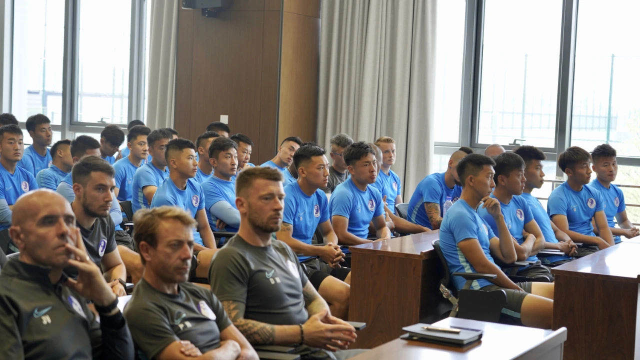 蓝·活动｜严守“3底线5必须”大连人队召开新赛季动员会