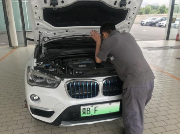 宝马追尾碰撞警告,宝马被追尾后有哪些损伤