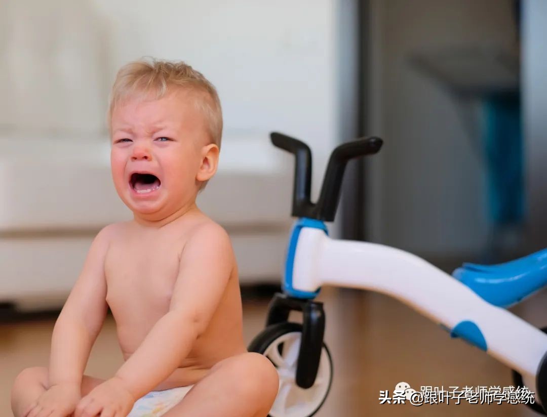 小朋友握笔写不好字怎么改正,不会正常握笔字迹潦草