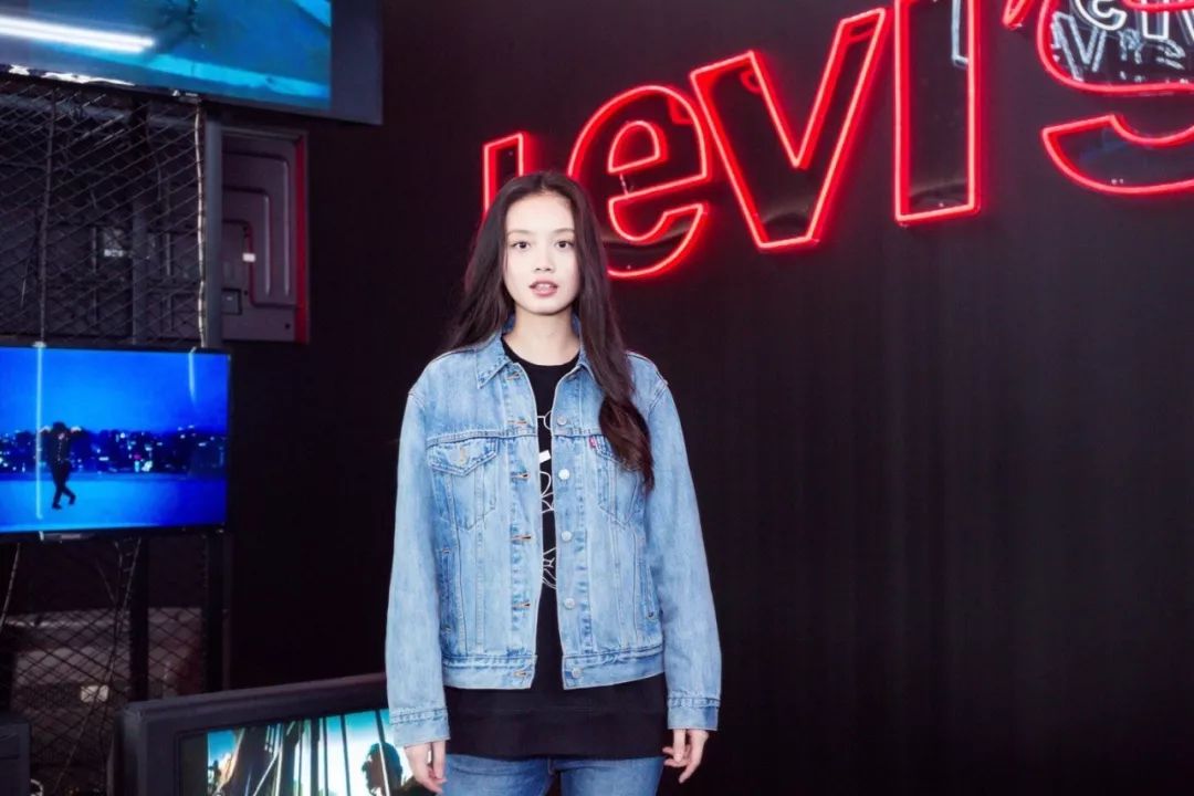 刘雯何穗个人简介,刘雯何穗奚梦瑶走秀视频