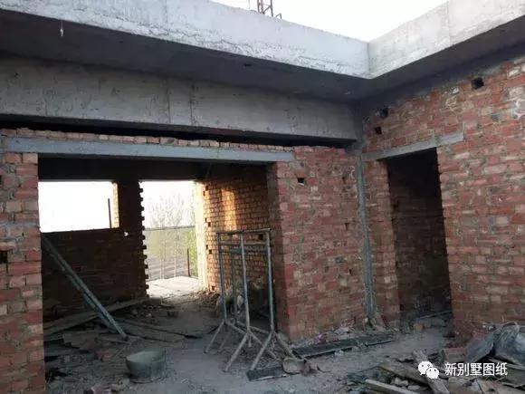 小伙盖三层农村别墅，占地150平米只花不到50万，你觉得怎么样？