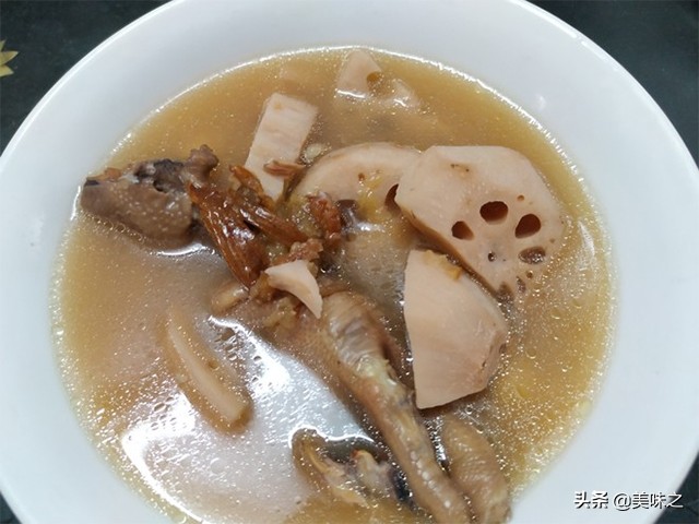 墨鱼汤怎么炖最有营养最补血,墨鱼能和当归党参黄芪一起炖汤吗
