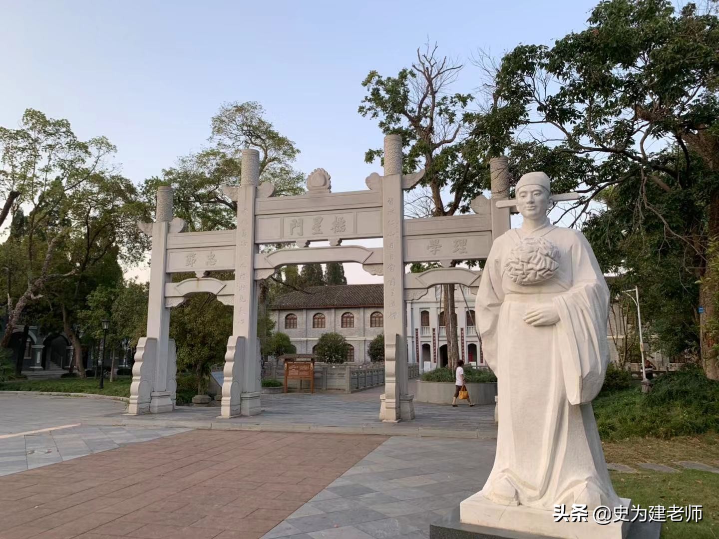 站在河畔眺望,站在母亲河边感慨万千