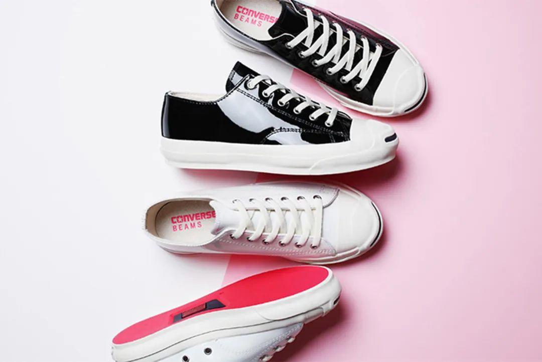 最近很火的一双蓝色帆布鞋,一双帆布鞋带你惊艳整个春夏