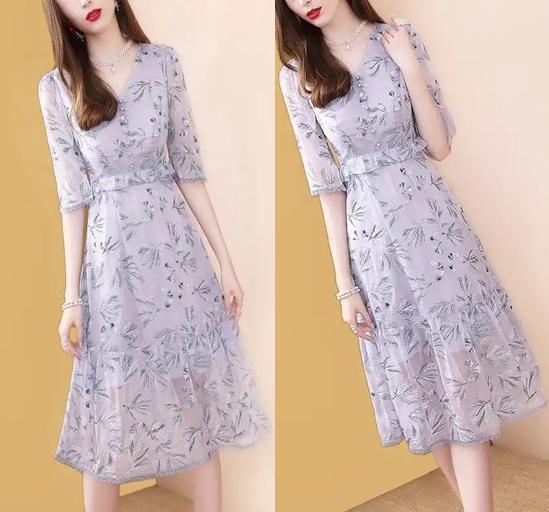 碎花春裙穿高跟鞋,v领碎花裙配高跟鞋子