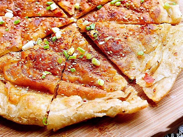 土家酱香饼好吃不上火多吃不长肉,酥脆的土家酱香饼