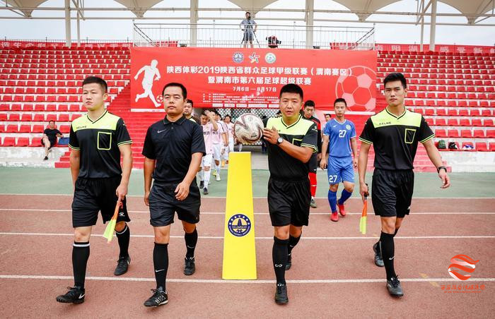 回眸2019的精彩,回顾2018年足球捧杯时刻