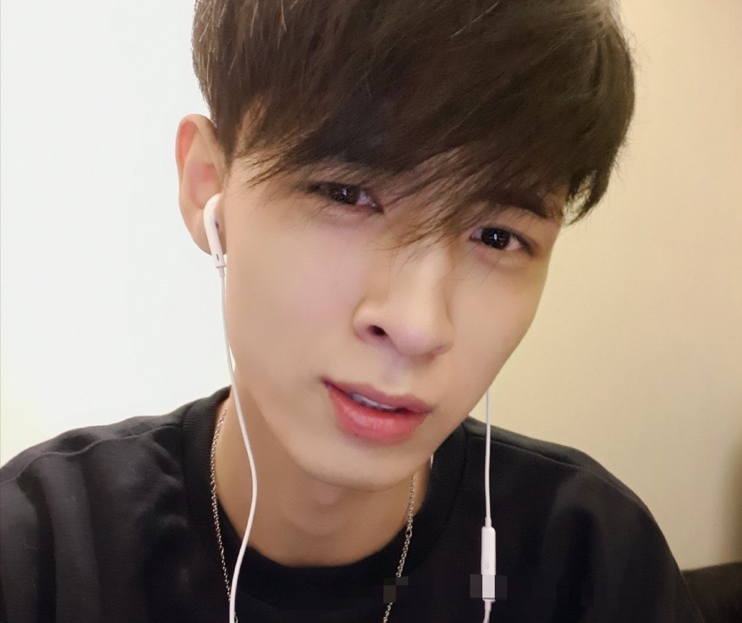 秦霄贤什么时候会再次直播,秦霄贤直播夸baby漂亮