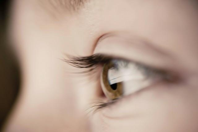 粗眉毛、苍蝇腿、妆面斑驳…新手化妆的那些尴尬误区