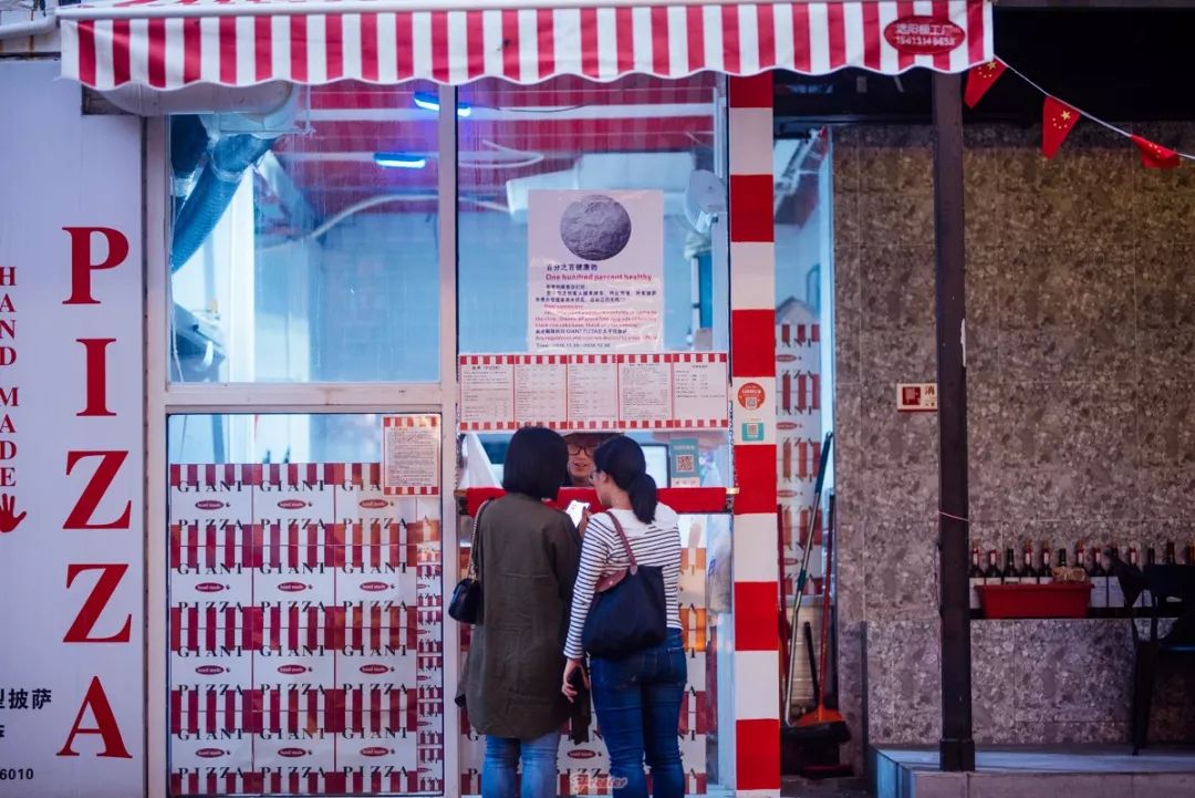 这是一家神奇Pizza小店，居然默默霸占着海口点评西餐榜TOP1