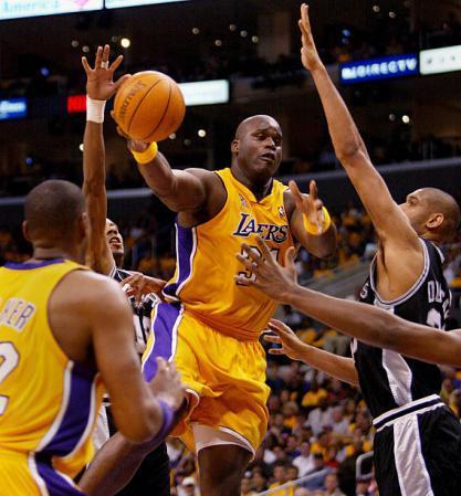 nba历史上最多犯规的一场比赛,nba十大凶残犯规集锦