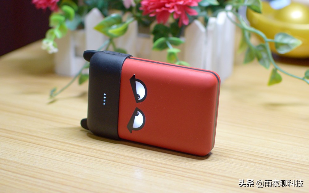 双输出、性能澎湃、魔力十足:爱国者小魔兽MS100移动电源