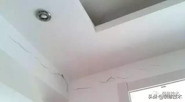 石膏板吊顶乳胶漆开裂怎么处理,石膏板吊顶怎样刮腻子不开裂