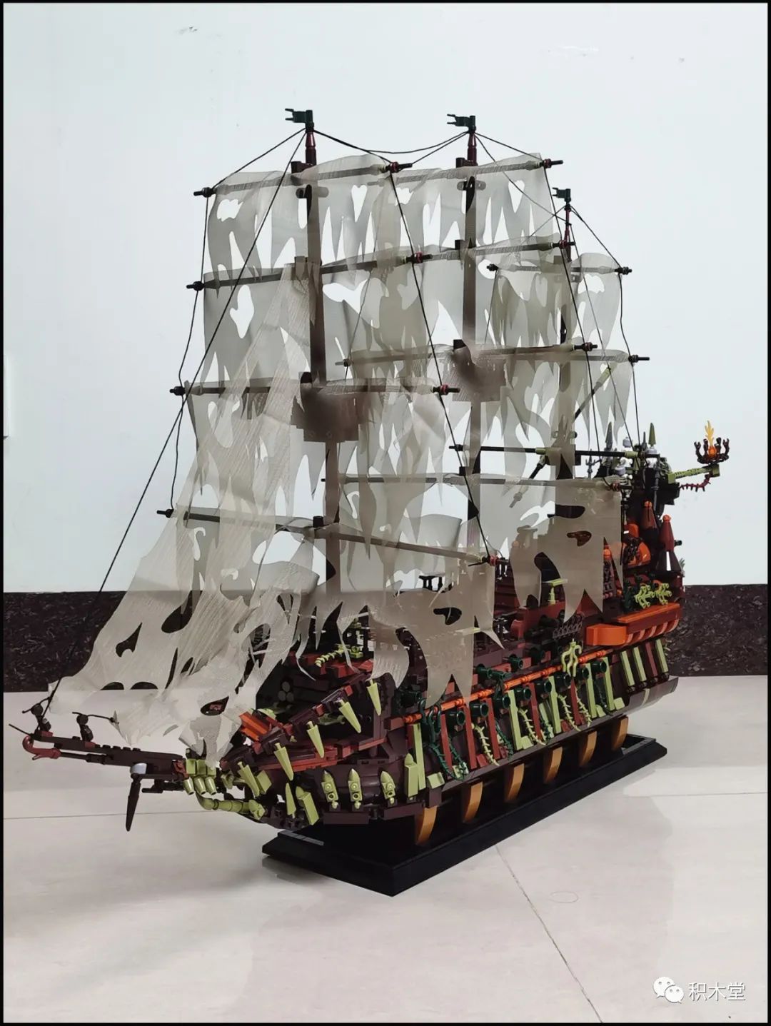 飞翔的荷兰人号为什么能潜水 (鬼船和飞翔的荷兰人号哪个更牛)