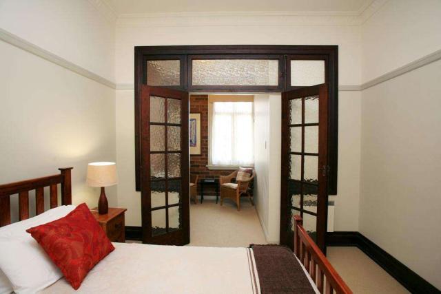 为什么许多银行的大楼都那么高，真的需要那么多房间吗？