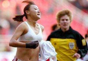 女足中疯狂的进球庆祝动作,盘点女足脱球衣庆祝名场面