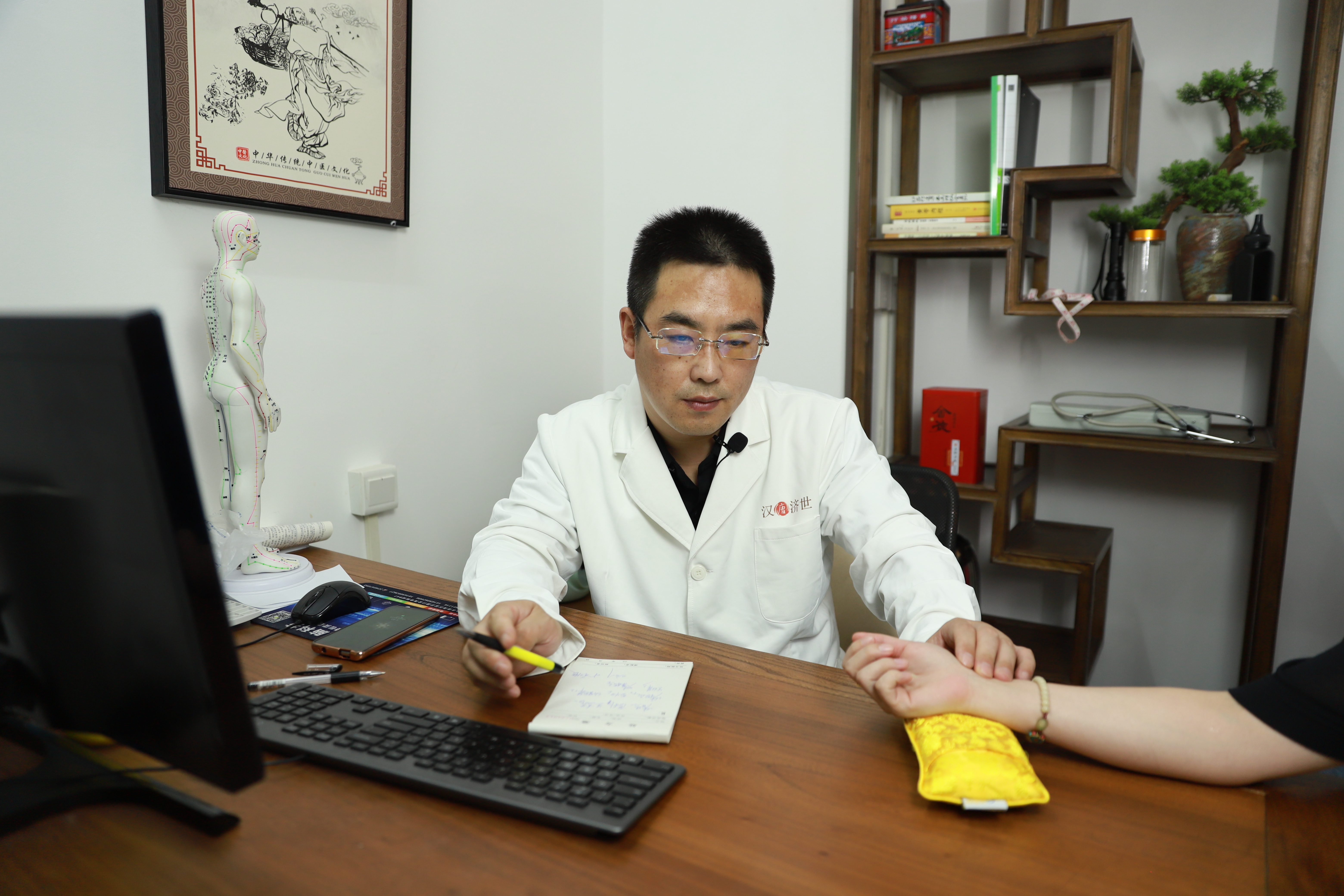 子宫长瘤子不做手术会怎样,子宫后壁肌瘤10x19要手术吗