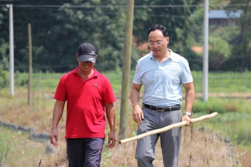 *震王**：一段南北情缘脱贫的牵挂