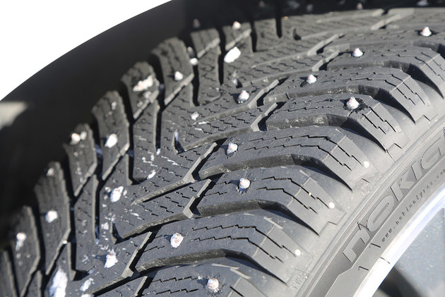 冰面爬坡a4,奥迪a4l四驱加速比赛