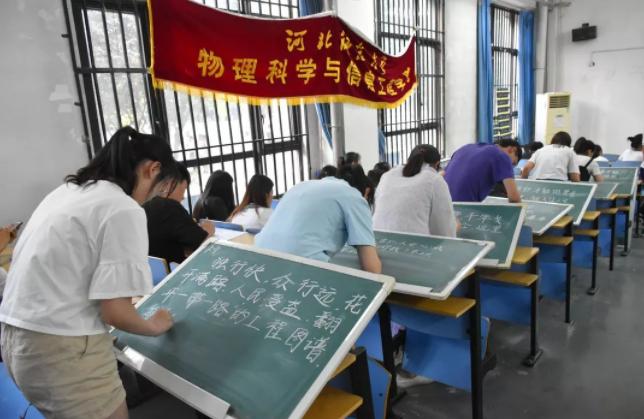 毕业多年后才发现，“师范生”和“医学生”的差距，简直云泥之别