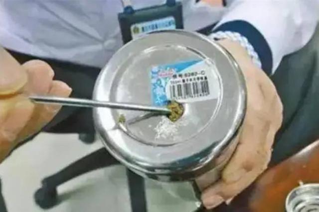 央视曝光的夺命保温杯父母要警惕,央视曝光保温杯毒水