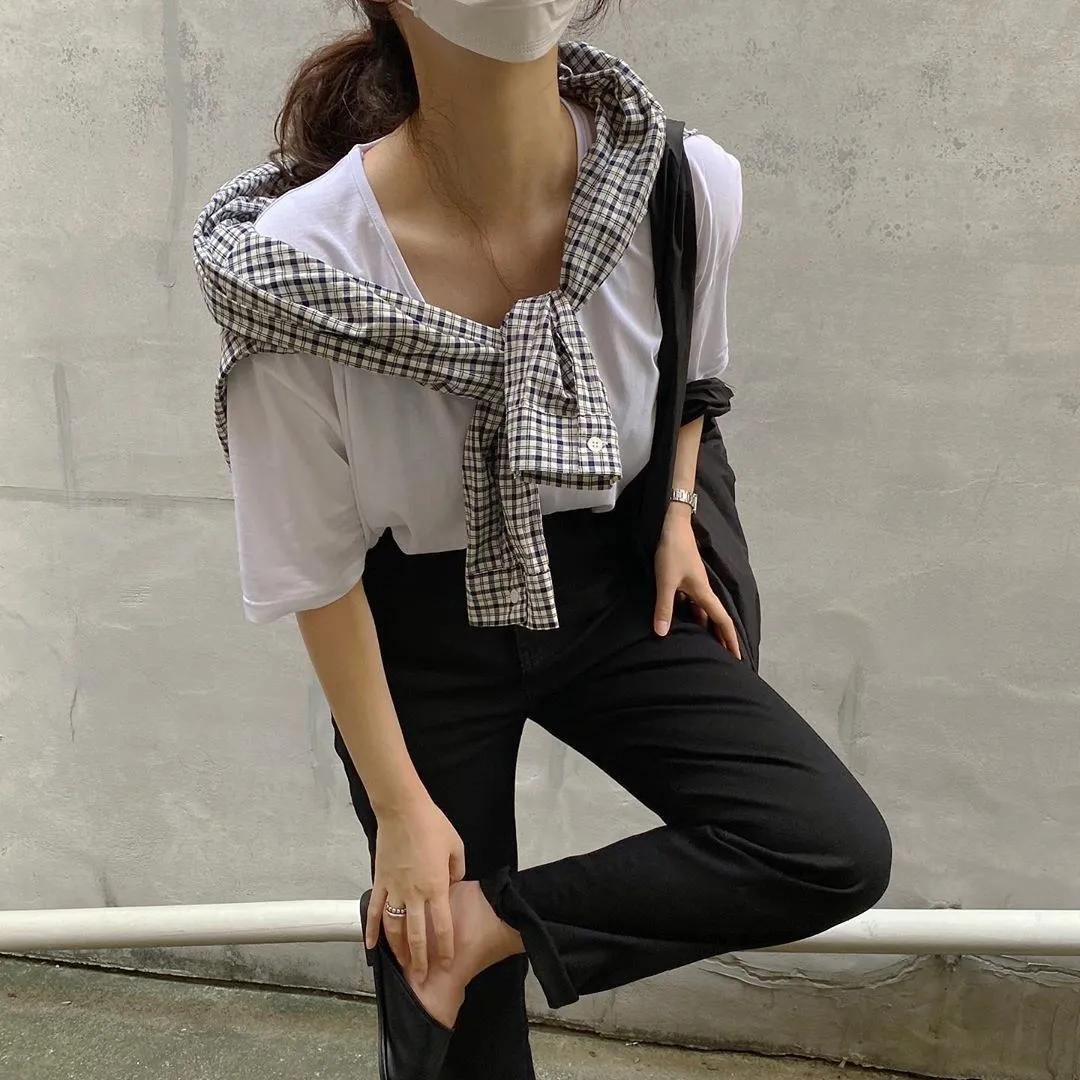 牛仔衬衫叠穿哪种款式和颜色适合,灰色衬衫怎么搭配出高级感叠穿