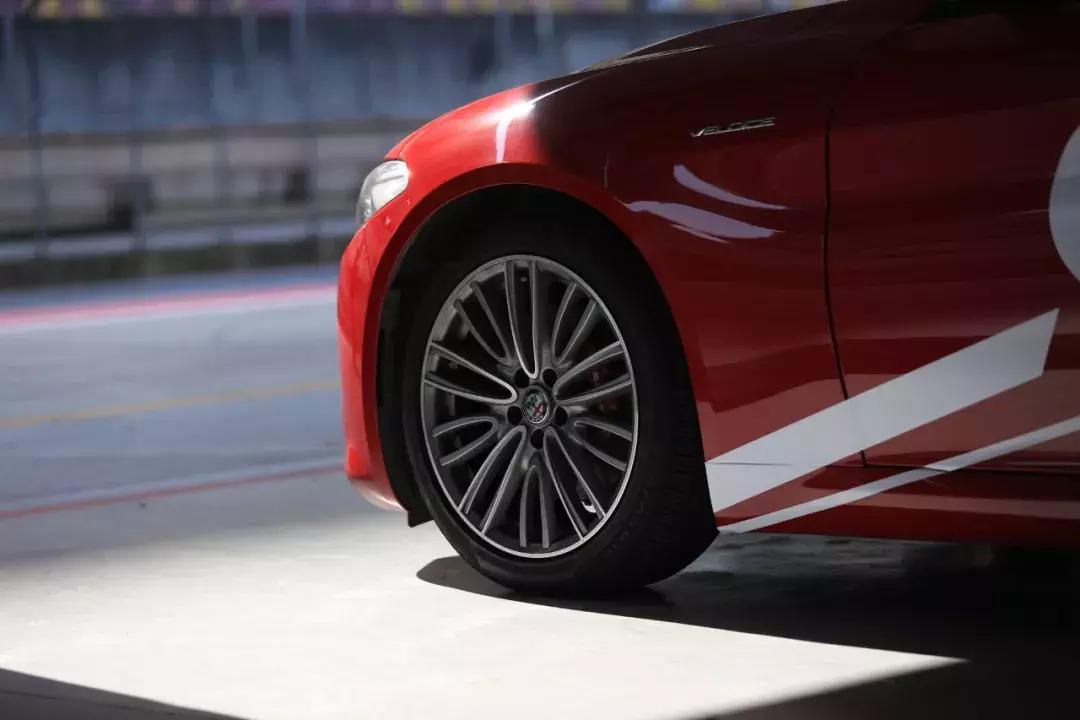 电动车脚刹车不回位怎么修,为什么电动车刹车总是抖动