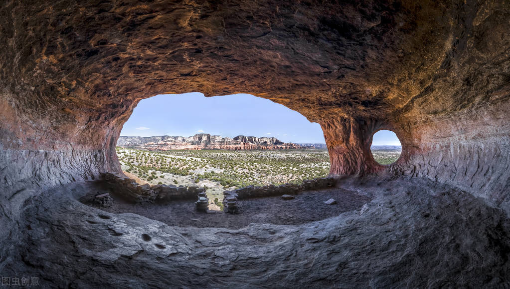 野人42.女野人想干什么？猎人陈山根被她劫持到悬崖上的山洞