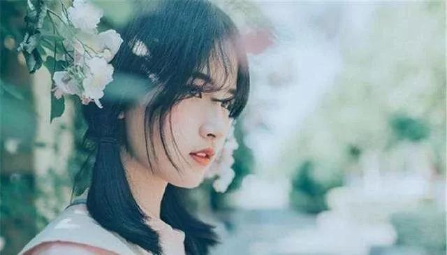 女同事一直干呕,我想逗她一下就说:孩子是谁的