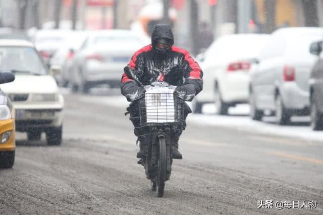 被投诉的300万快递员：编谎言下跪、服药自杀、赔付八千货款