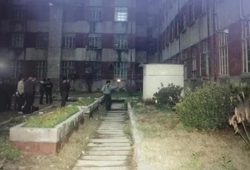 南医大女生被杀案开审，凶手被控强奸和故意杀人两宗罪，法医专家解释为何28年破案，偶然DNA库比对成功