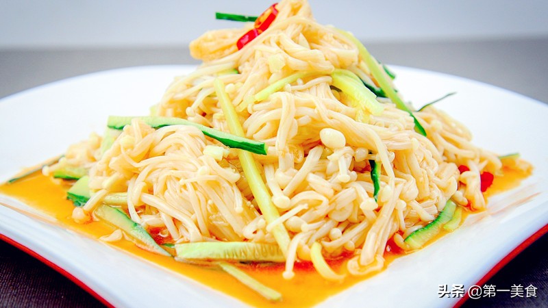 怎么做金针菇才又辣又红,金针菇怎么做才能让它鲜嫩