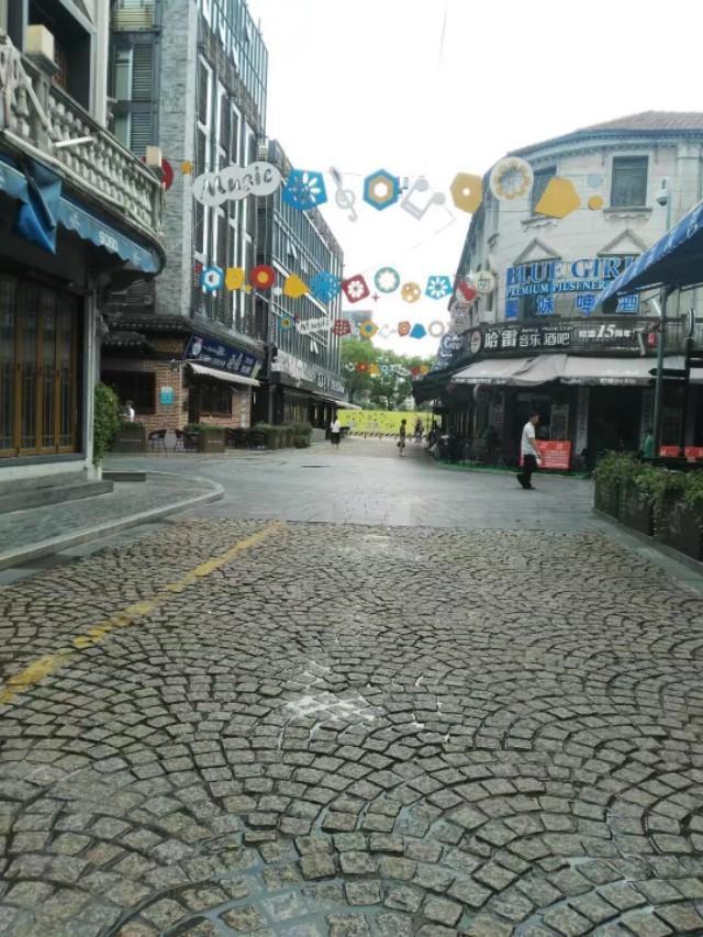 年轻人的儿童乐园,宁波老外滩酒吧一条街
