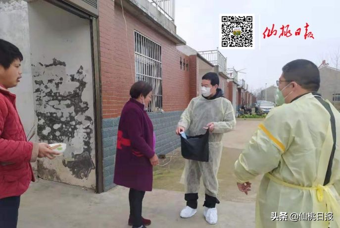 向仙桃这群人竖起大拇指，他们当起了“跑腿员”“联络员”“服务员”……