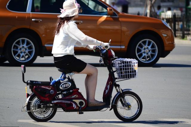 电动车前胎破了是怎么回事,电动车前轮换胎教程
