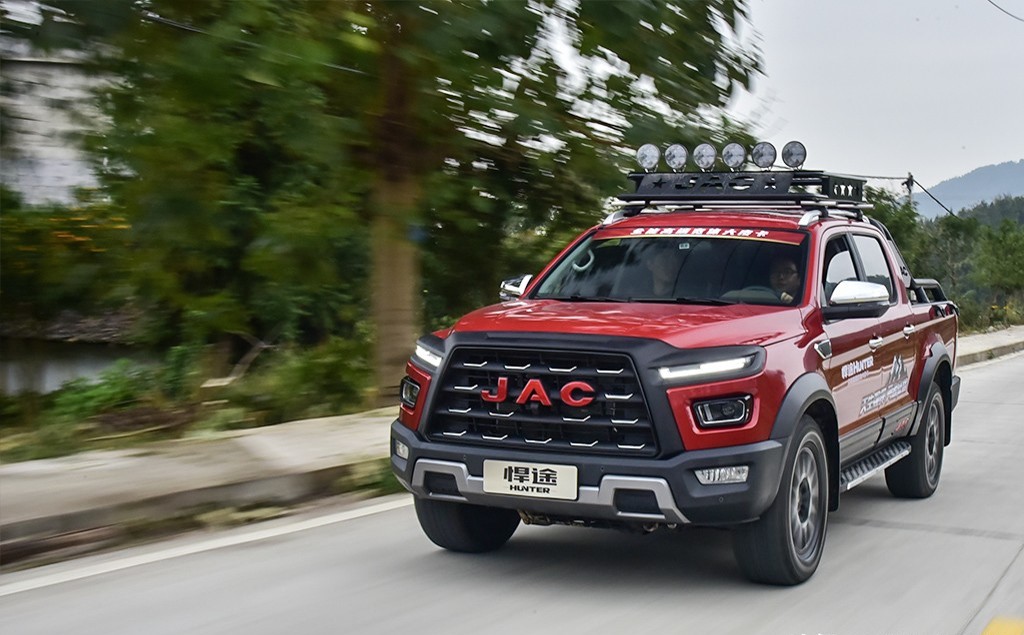 江淮新宽体大皮卡悍途即将上市,江淮悍途越野版皮卡带货箱盖