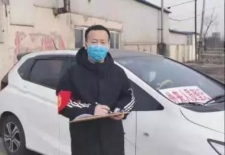 一位外卖小哥逆行,一个外卖小哥逆行