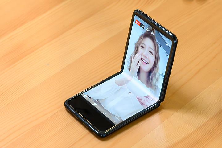 三星GalaxyZFlip评测：吸引目光的不止折叠