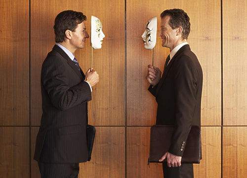 公司内斗牵扯到自己怎么办,公司内斗怎么保护自己