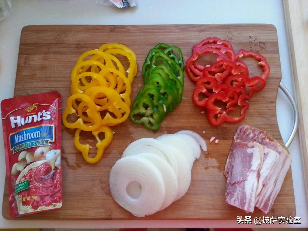 披萨撒料手法技巧演示,披萨顶料